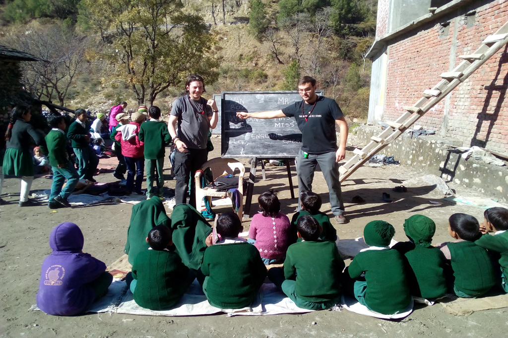 voluntário nos himalayas india